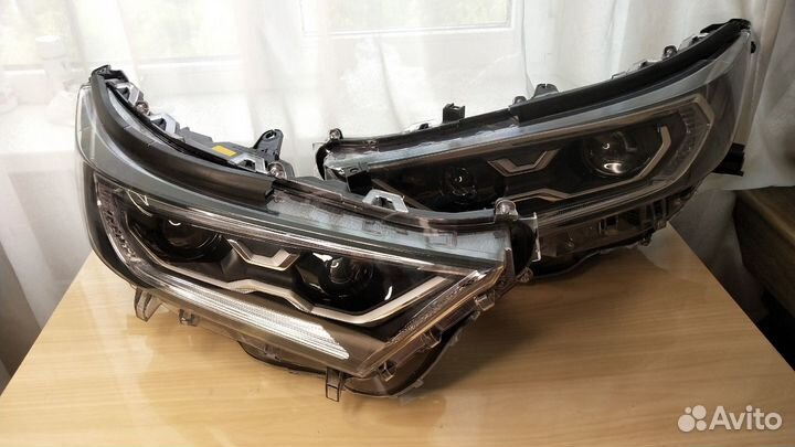 Продам фары Toyota RAV4 xa50 led, комплект -Новые