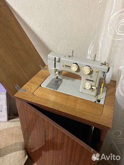 Швейная машина Подольск 142