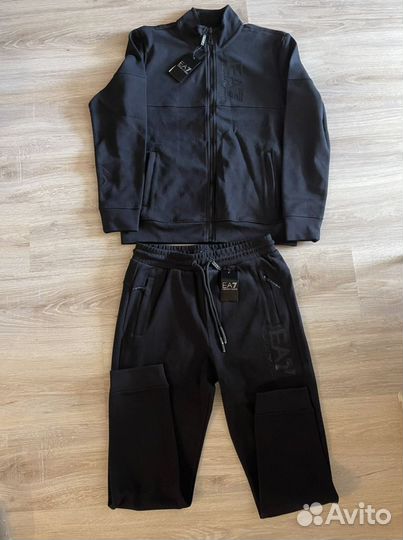 Emporio armani костюм