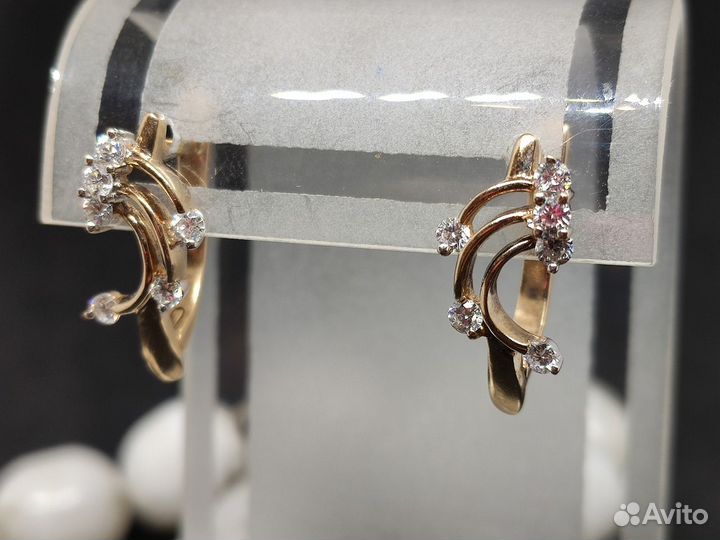 Шикарные золотые серьги с чистыми бриллиантами