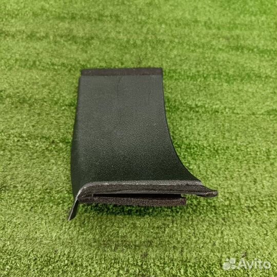 Обшивка отсека багажника правая Ford Focus 2 2007