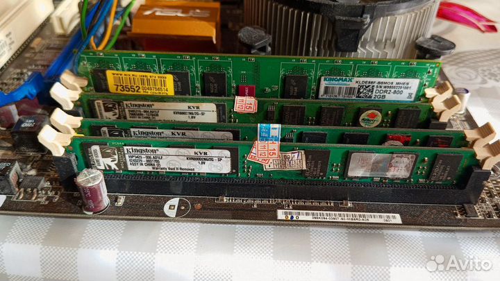 Материнская плата с процессором и памятью