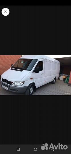 Водитель на личном фургоне