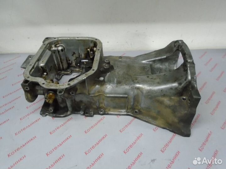 Nissan 11110-31U15 Поддон масляный