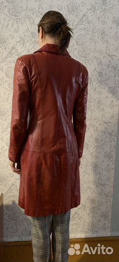 Кожаный плащ женский 42 красный