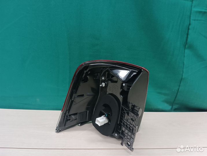 Фонарь правый внешний Toyota Land Cruiser 200 2007