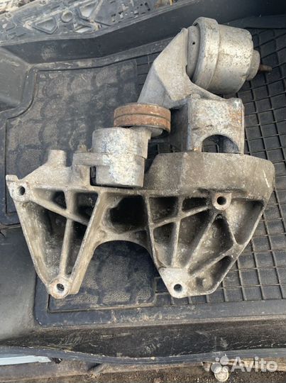 Кронштейн кондиционера Opel Vectra B