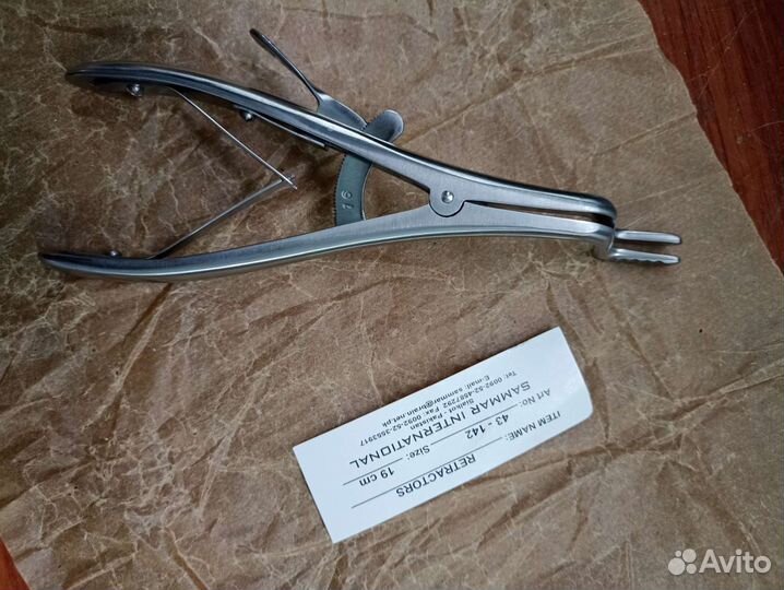 Медицинский инструмент. Ретрактор