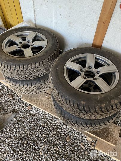 Bfgoodrich G-Force Stud 215/65 R16