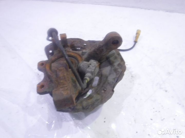 Кулак передний левый 90468577