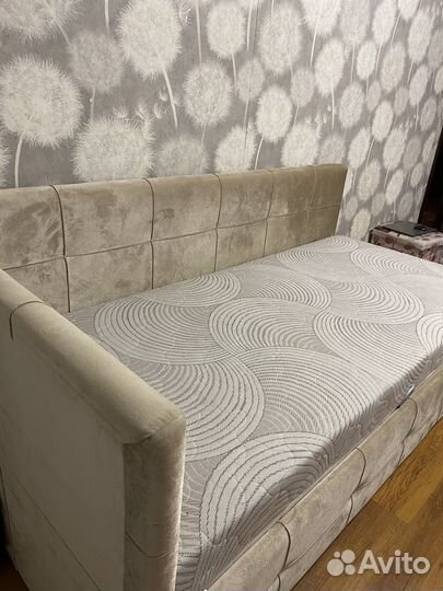 Кровать односпальная с матрасом