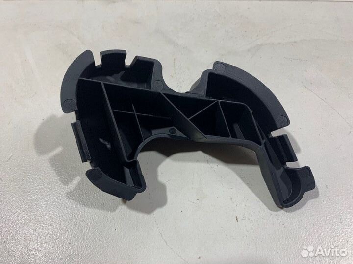 Кронштейн крышки багажника Mercedes W212