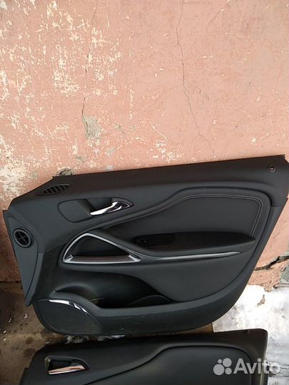 Обшивки дверей Opel Zafira C