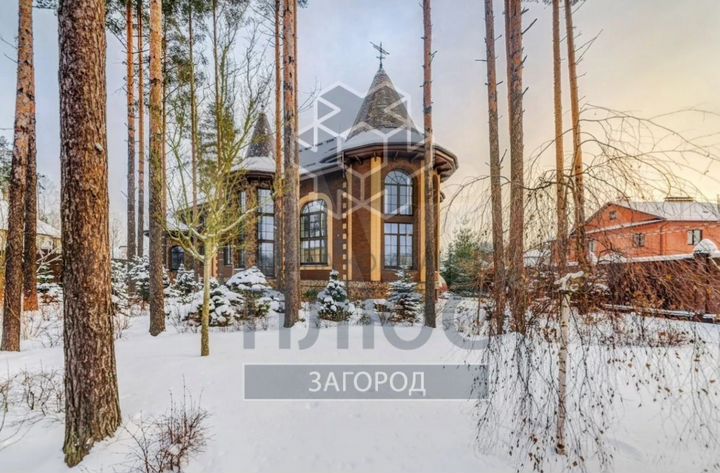 Дом 1260 м² на участке 24 сот.