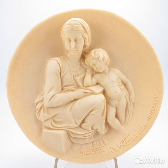 Тарелка-барельеф Мадонны: Мадонна Задумчивая 1978