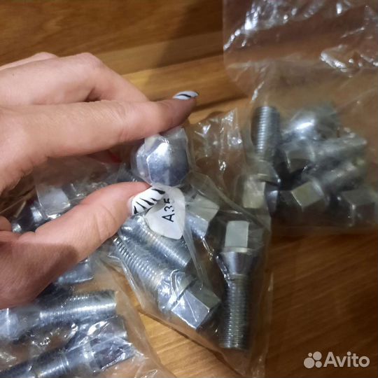 Колесные болты