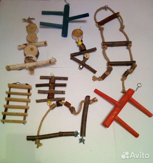 Игрушки для маленьких и больших попугаев