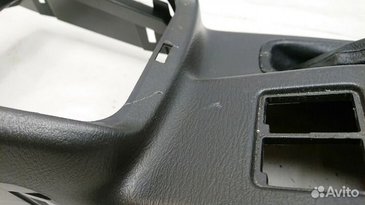 Центральная консоль, подлокотник, борода Subaru