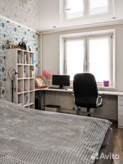 Продам стол со стеллажом