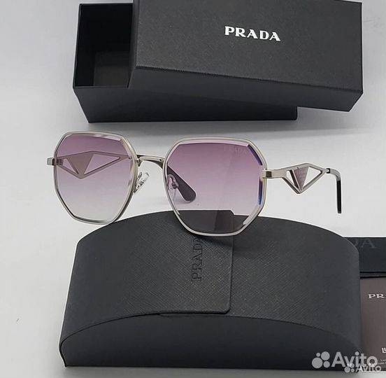Солнцезащитные очки Prada