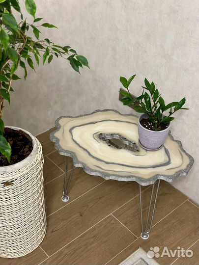 Журнальный столик из эпоксидной смолы