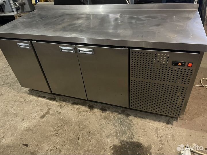 Стол холодильный hicold GN 111/TN с бортом