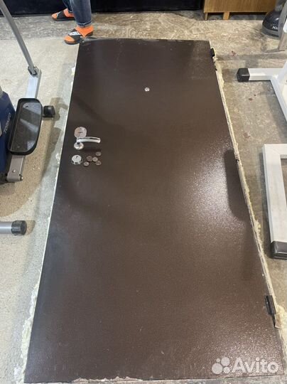 Дверь входная металлическая правая бу