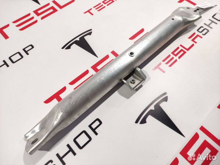 Распорка стоек Tesla Model S 2015 1020294-00-C
