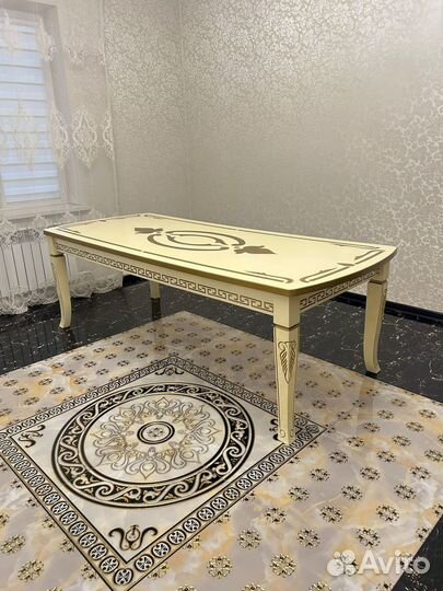 Кухонный стол