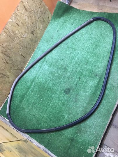 Уплотнитель передней правой двери ауди а4б5