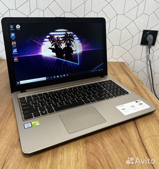 Игровой Asus i3-7020U/ 8GB/ MX 110 2GB/ SSD