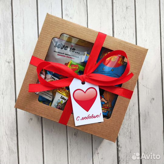 Подарочный бокс в стиле love is