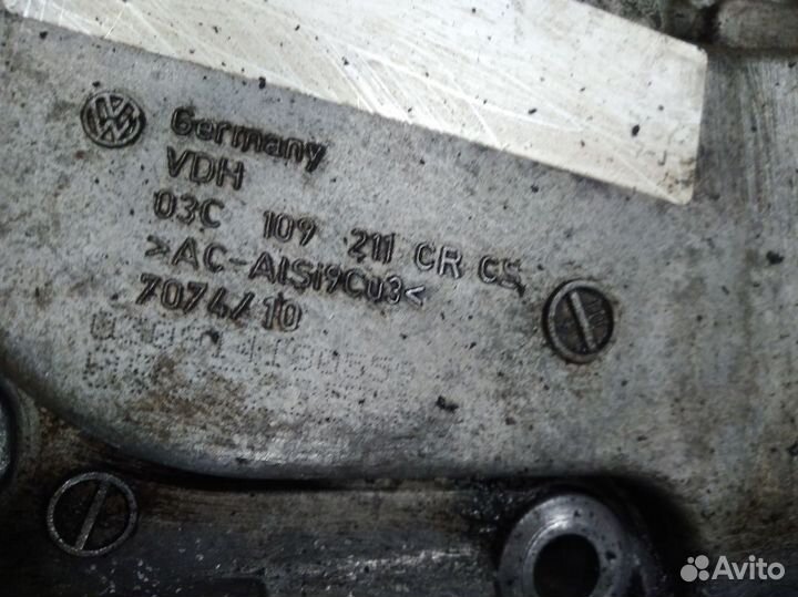 Крышка двигателя передняя Volkswagen Passat