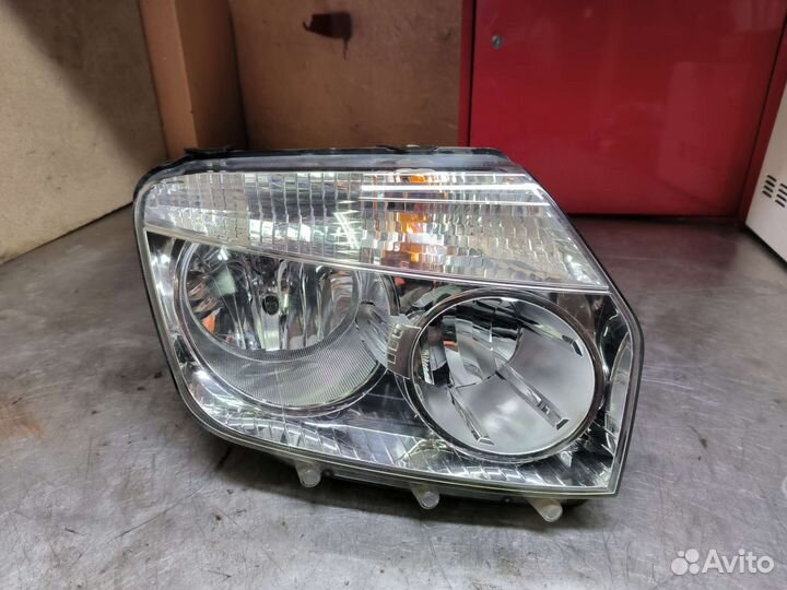 Renault Duster фара правая