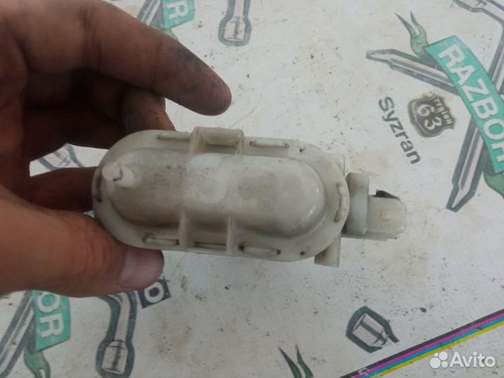 Активатор замка передний правый Volkswagen Passat