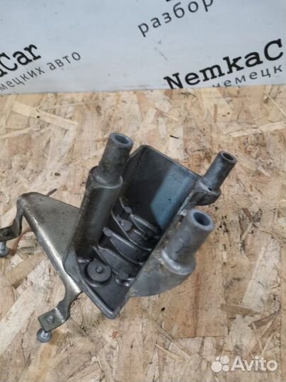 Кронштейн воздушного фильтра Mercedes-Benz Vito