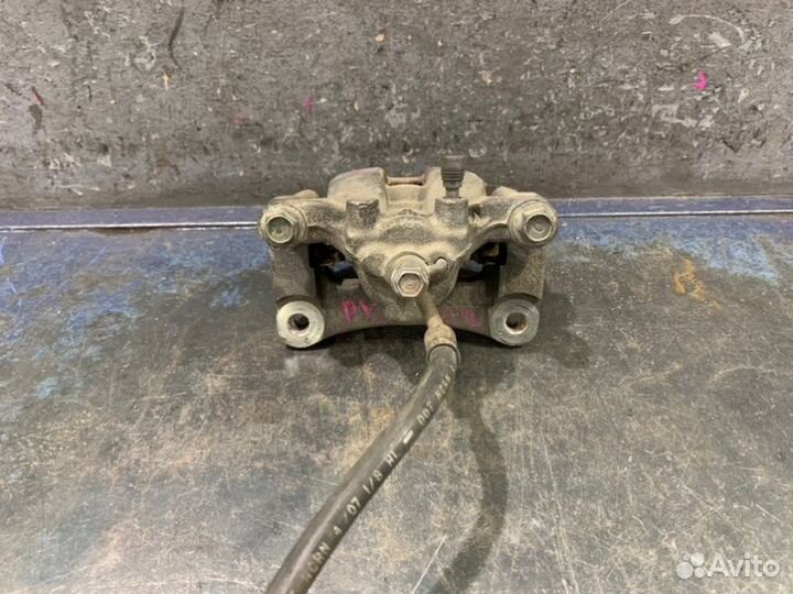 Суппорт задний правый Infiniti G V36