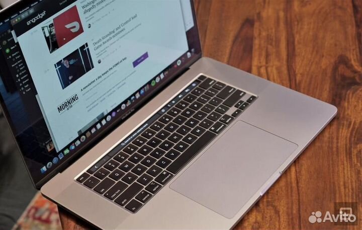 Apple Macbook Pro a2485