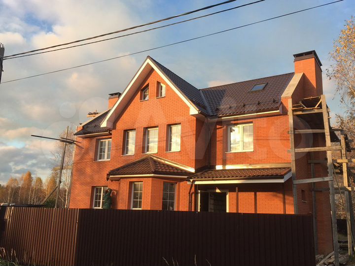 Дом 300 м² на участке 10 сот.