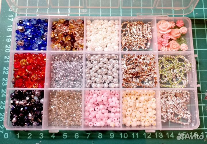 Набор из бусин и стразовых цепочек