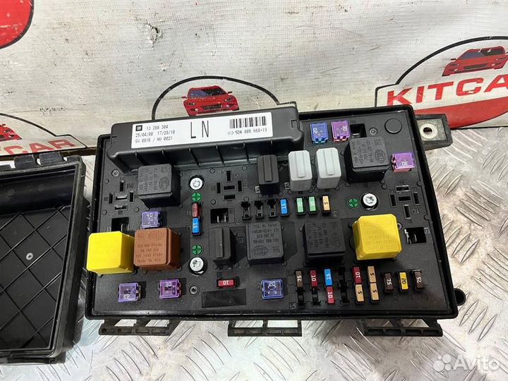 Блок предохранителей подкапотный Opel Astra H