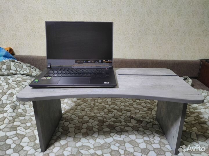 Столик в кровать на диван для ноутбука / планшета