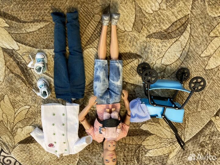 Кен с пупсом