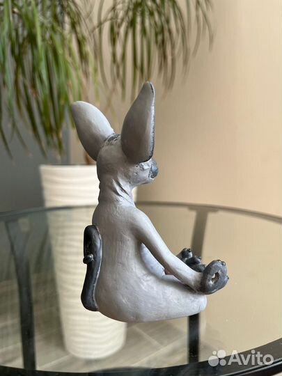 Фигурка сфинкс медитирует