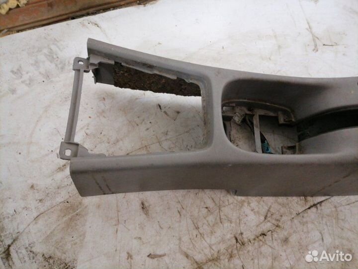 Подлокотник Nissan Primera P11 2.0 16V 1999