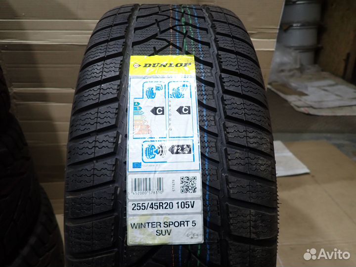 Dunlop Winter Sport 5 SUV 255/45 R20 105V
