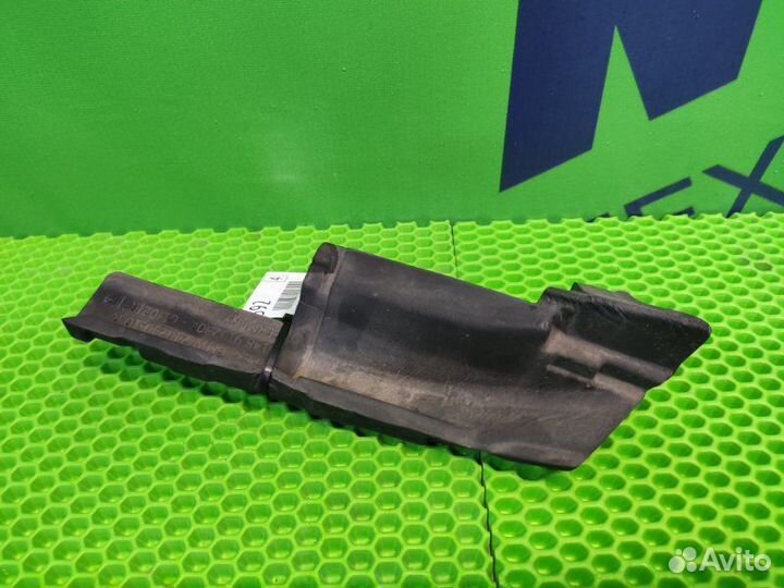 Уплотнитель капота правый Bmw 5 F10 N52B25 2010