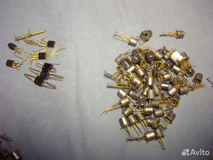 Микросхемы. Транзисторы. Позолочены