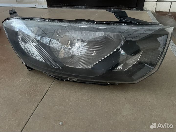 Фара на гранту передняя правая, заводская