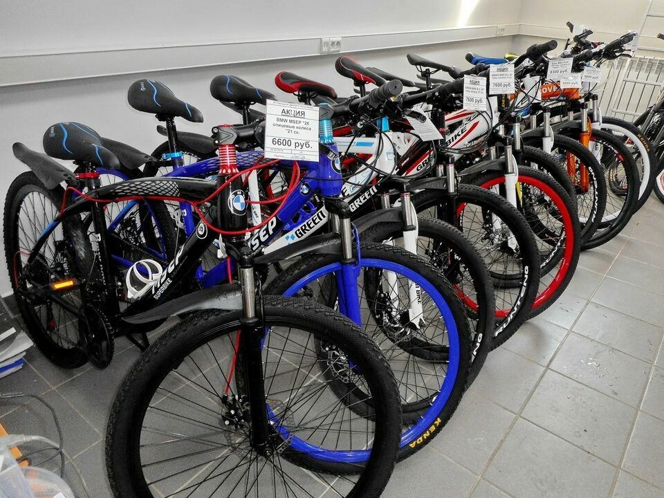 Где в новосибирске можно купить недорогой. Спортивные велики. Велосипеды в ассортименте. Большие велосипеды. Магазин велосипедов.